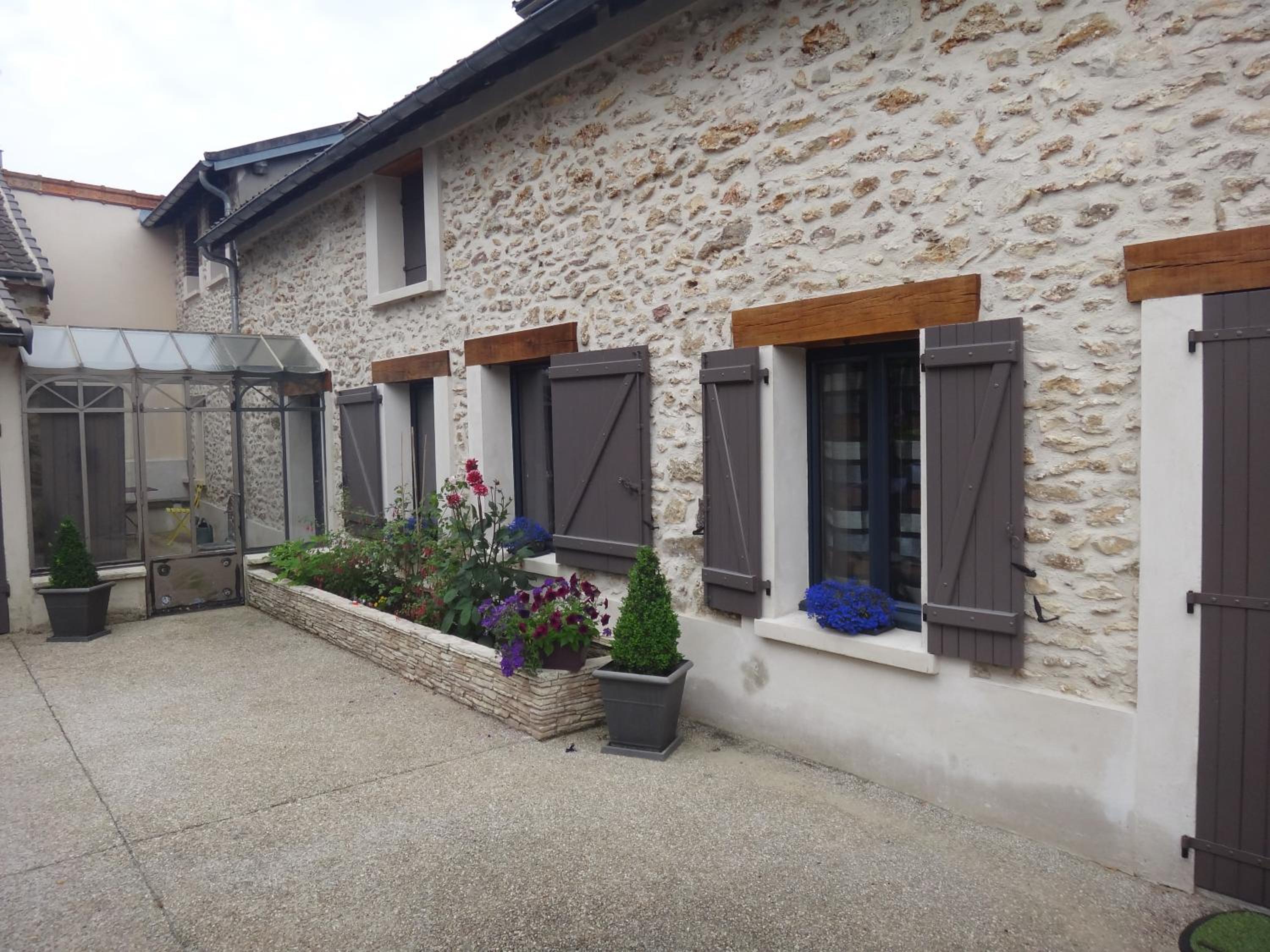 La maison du Fargis view 3
