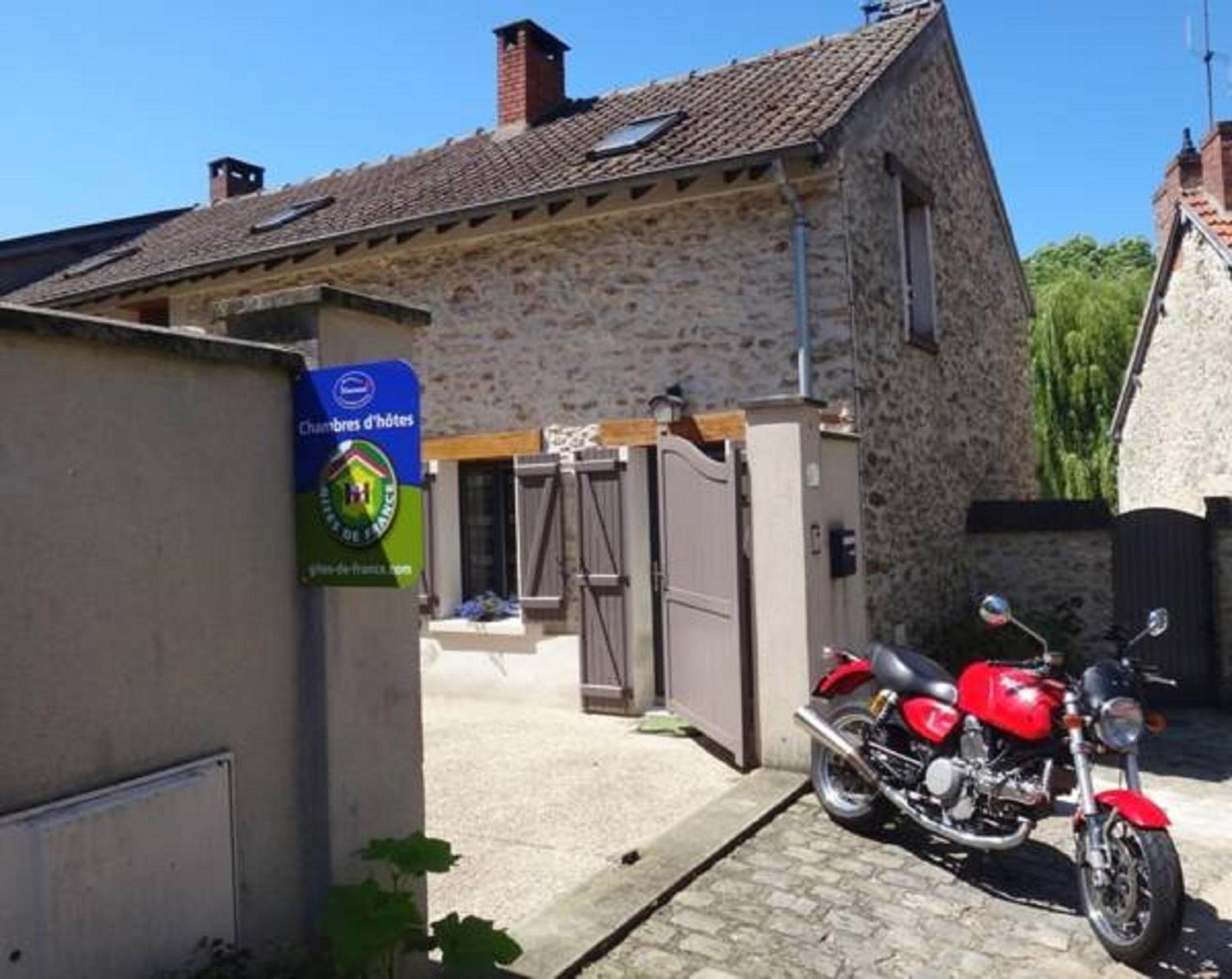 La maison du Fargis view 2