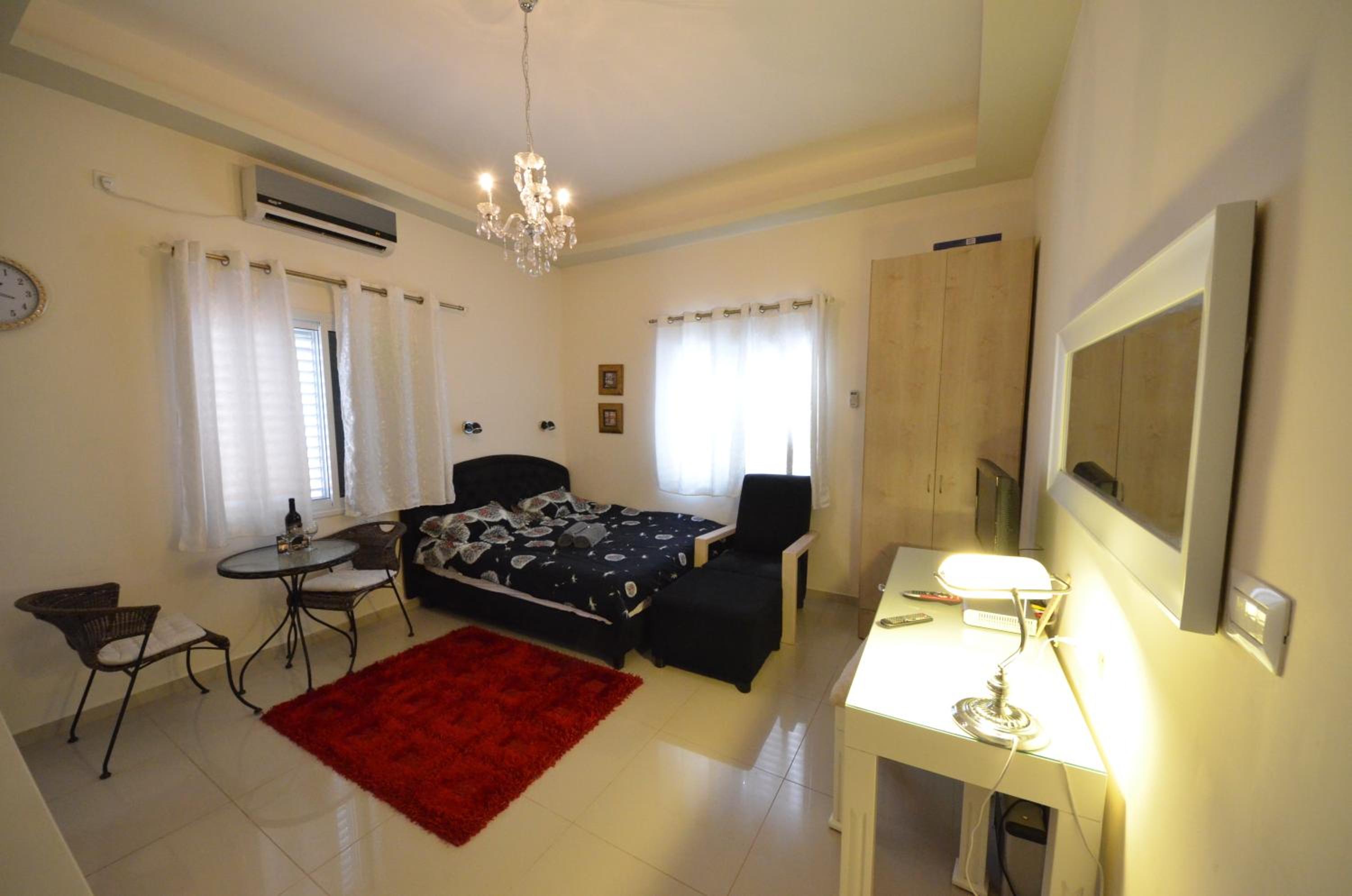Pinsker Garden Apartment - Petah Tikva