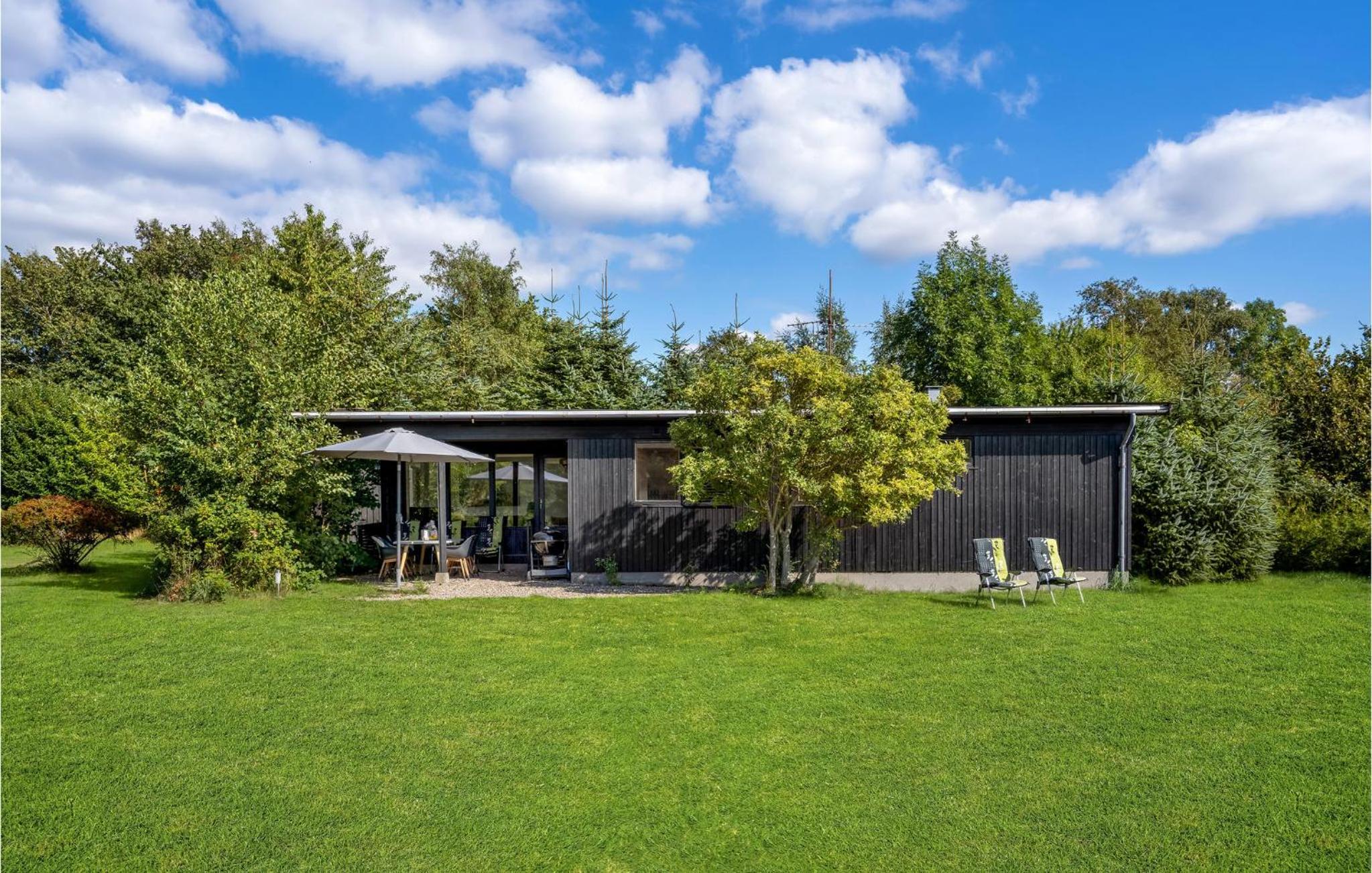 3 Bedroom Cozy Home In Græsted