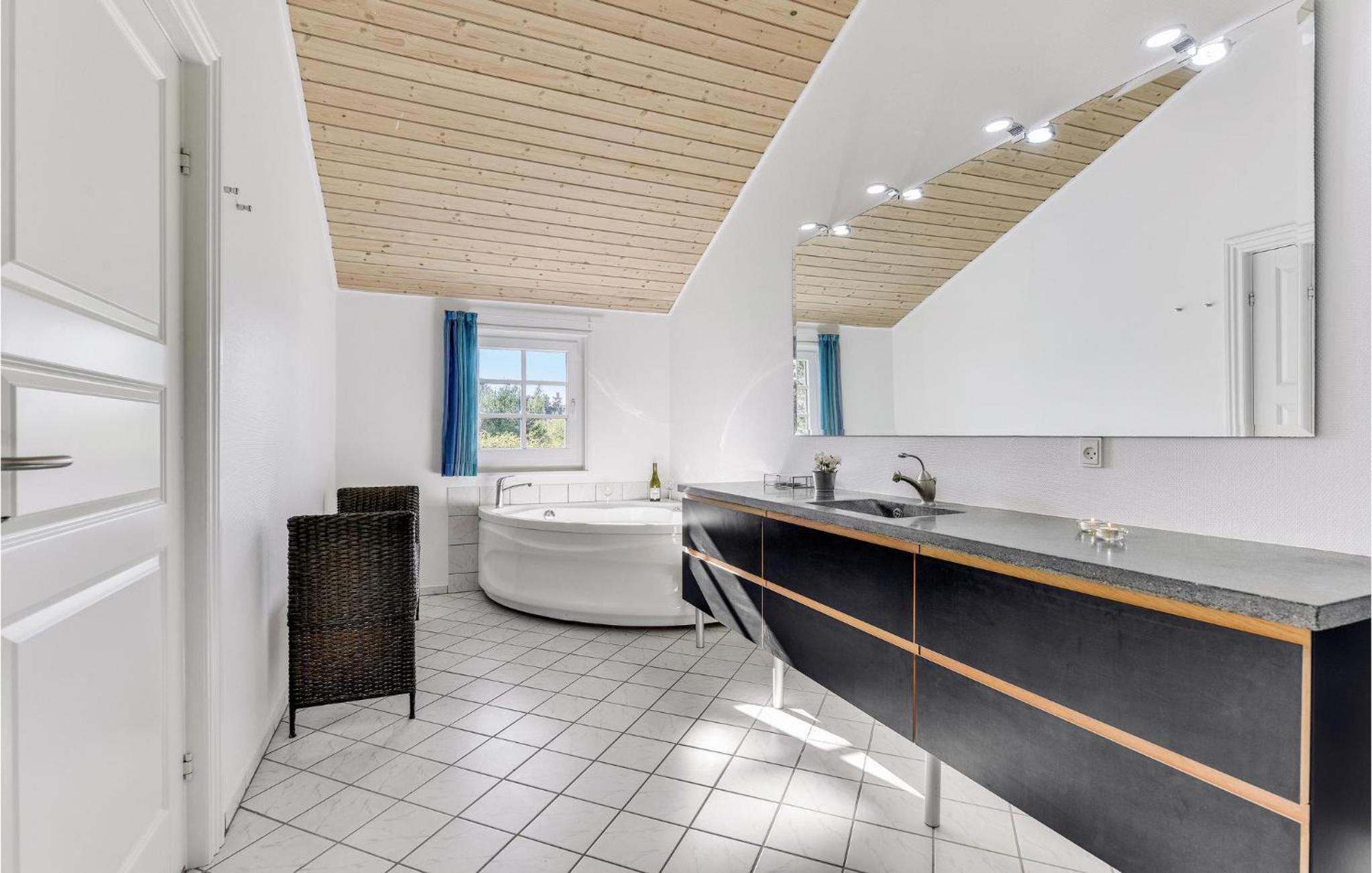 2 Bedroom Beautiful Home In Skjern view 3