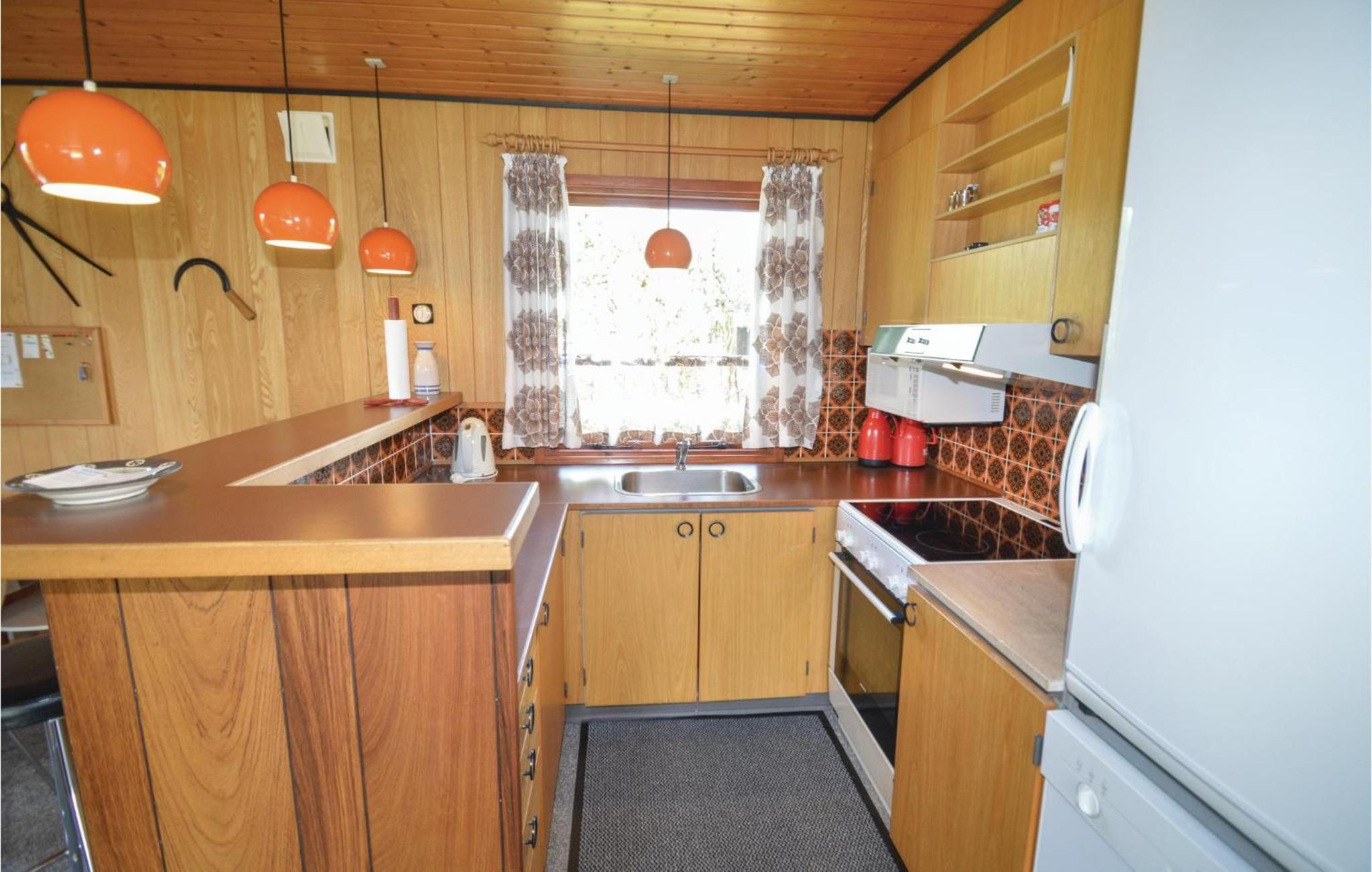 Cozy Home In Væggerløse With Kitchen