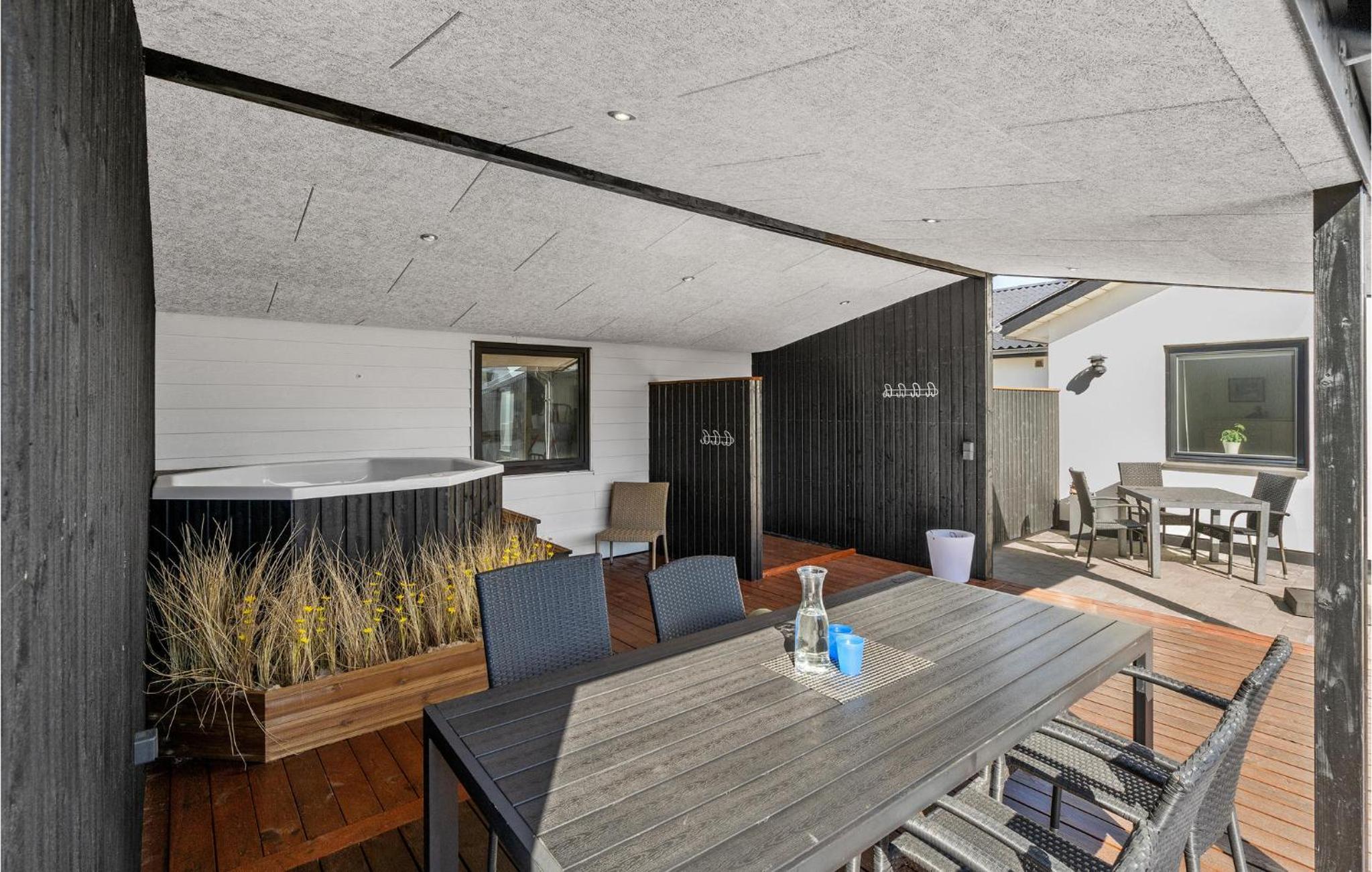 Stunning Home In Thyborøn With Wifi