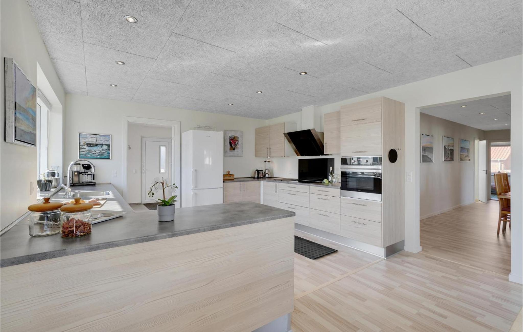Stunning Home In Thyborøn With Wifi
