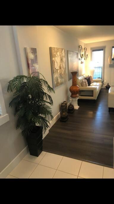 Cozy and beautiful 3 bedroom house close to lake