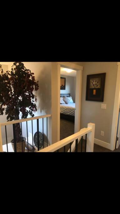 Cozy and beautiful 3 bedroom house close to lake