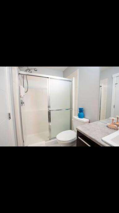 Cozy and beautiful 3 bedroom house close to lake