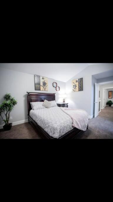 Cozy and beautiful 3 bedroom house close to lake