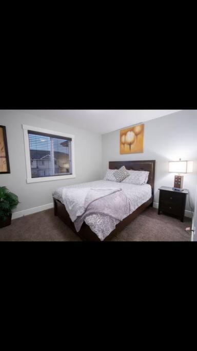 Cozy and beautiful 3 bedroom house close to lake
