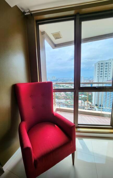 Executive Suite w/ Balcony near Greenbelt 100mbps view 5