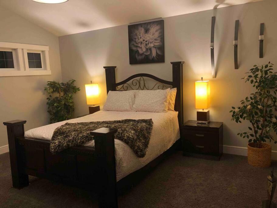 Cheerful and beautiful 3 bedroom home close lake