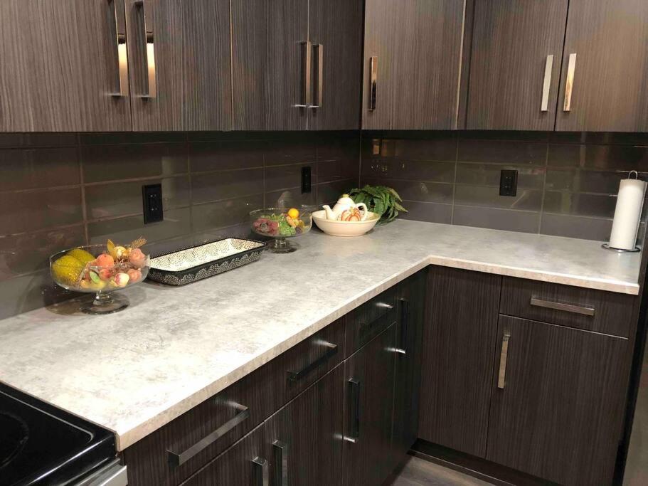 Cheerful and beautiful 3 bedroom home close lake