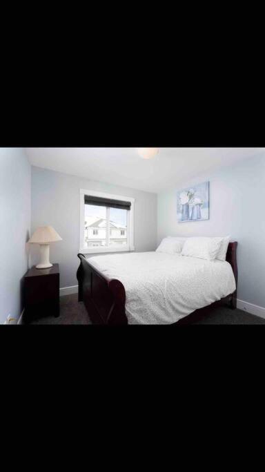 Cheerful and beautiful 3 bedroom home close lake