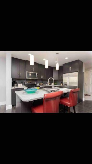 Cheerful and beautiful 3 bedroom home close lake
