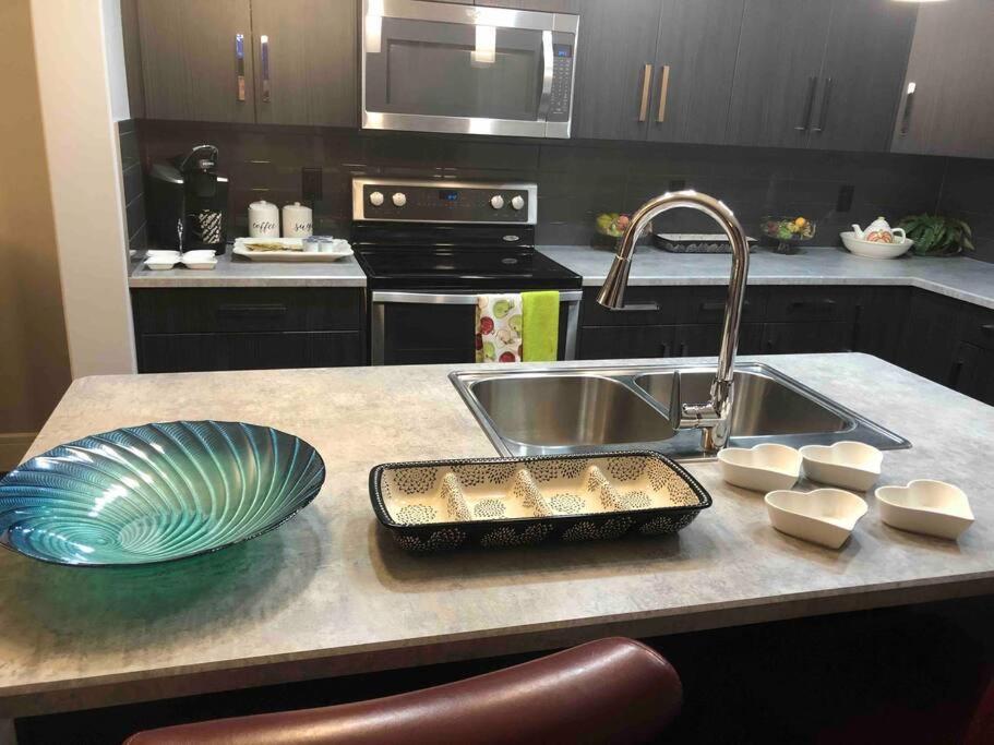 Cheerful and beautiful 3 bedroom home close lake