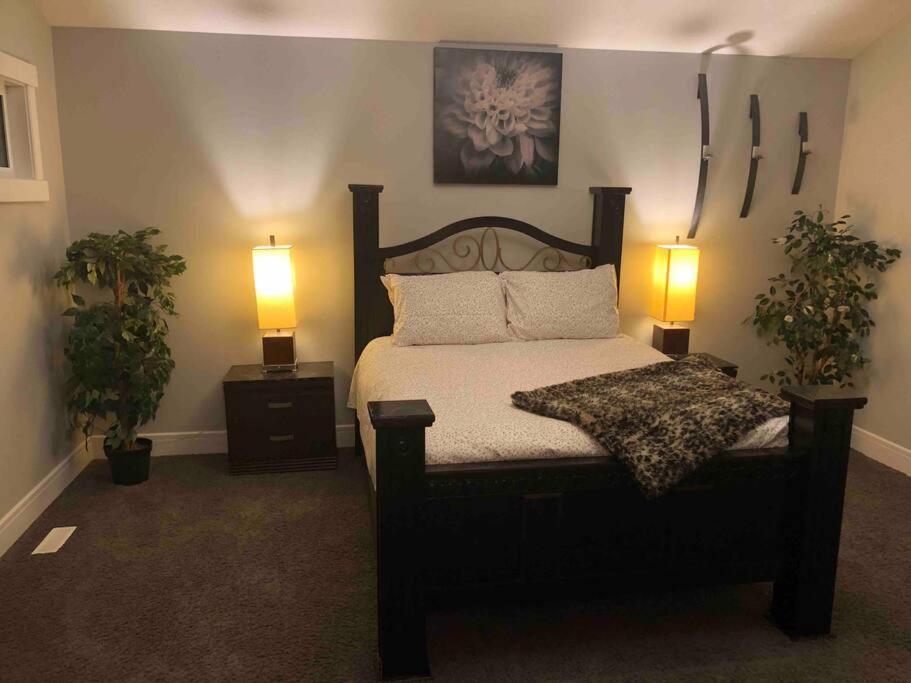 Cheerful and beautiful 3 bedroom home close lake