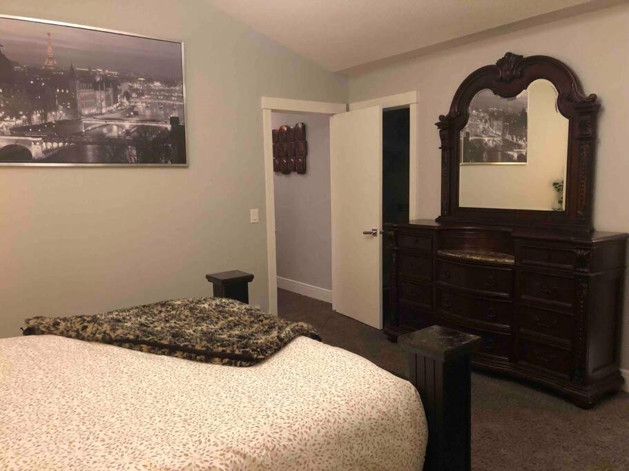Cheerful and beautiful 3 bedroom home close lake