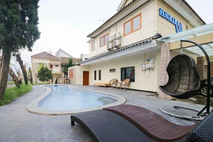 TwoSpaces Living at Panorama Villas Batu view 3