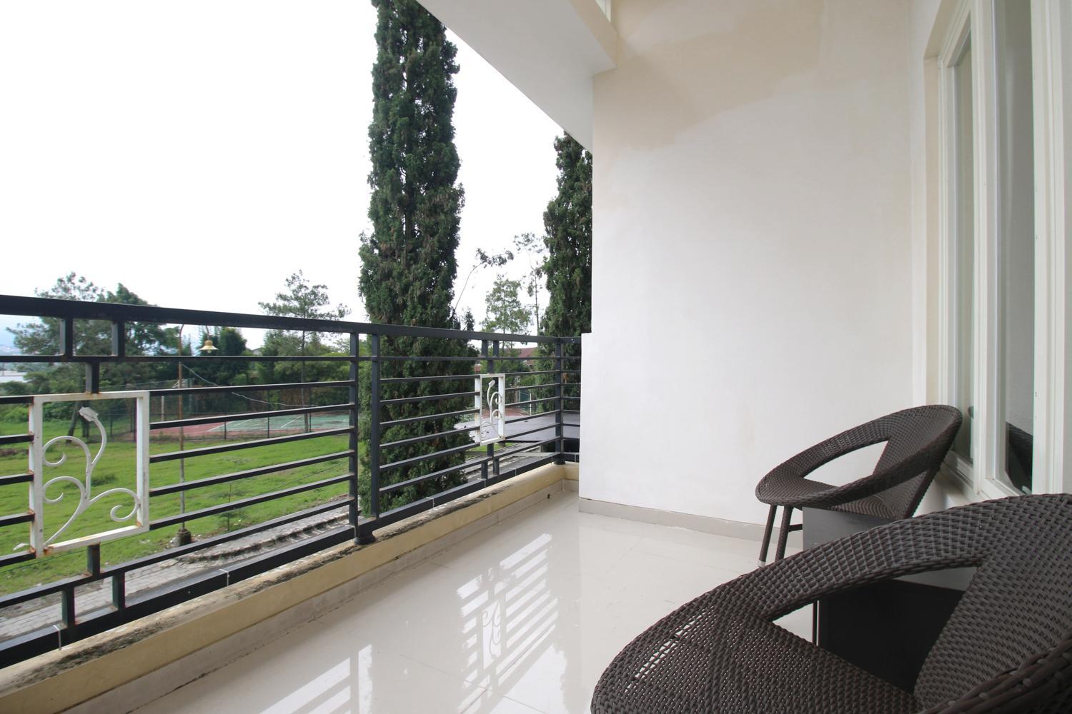 TwoSpaces Living at Panorama Villas Batu view 5