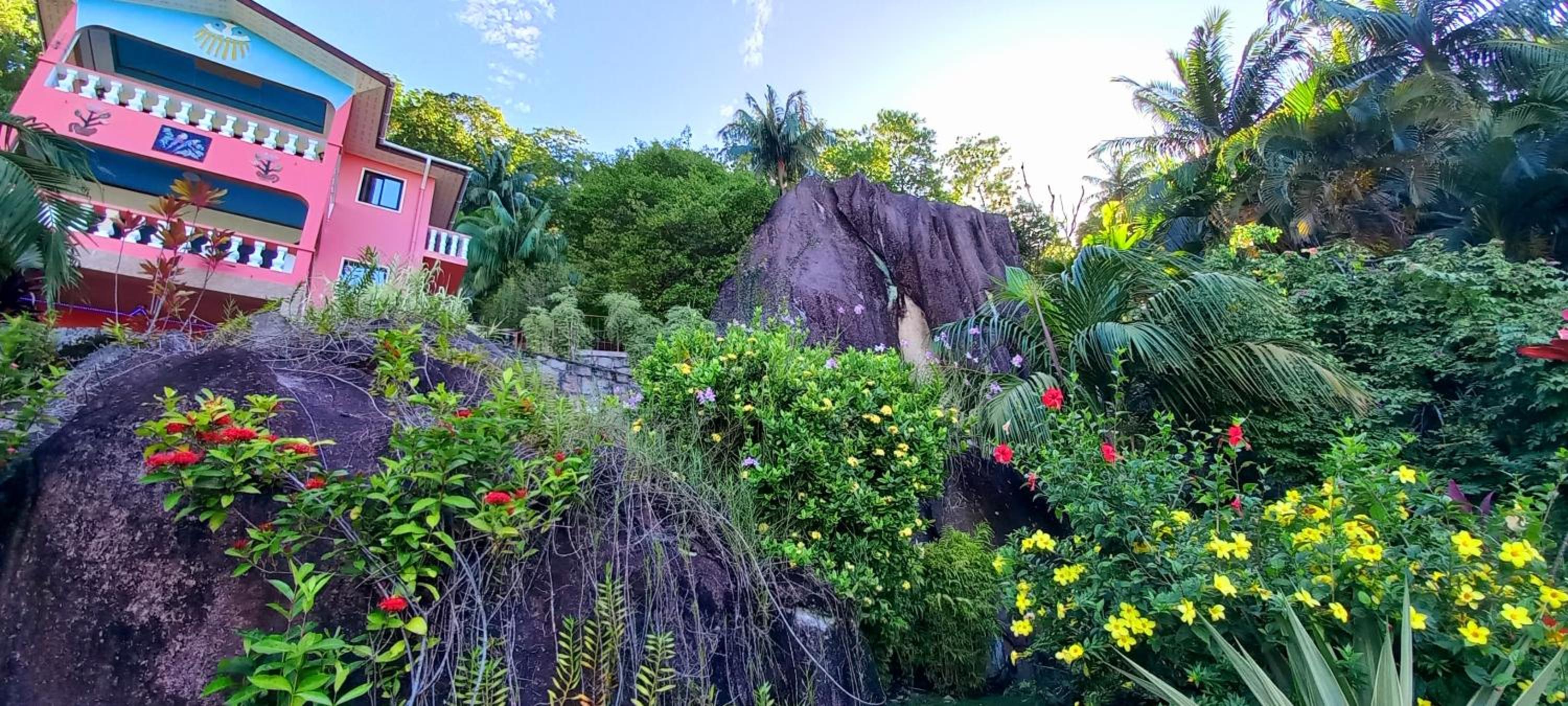 Les Elles Guesthouse Self Catering