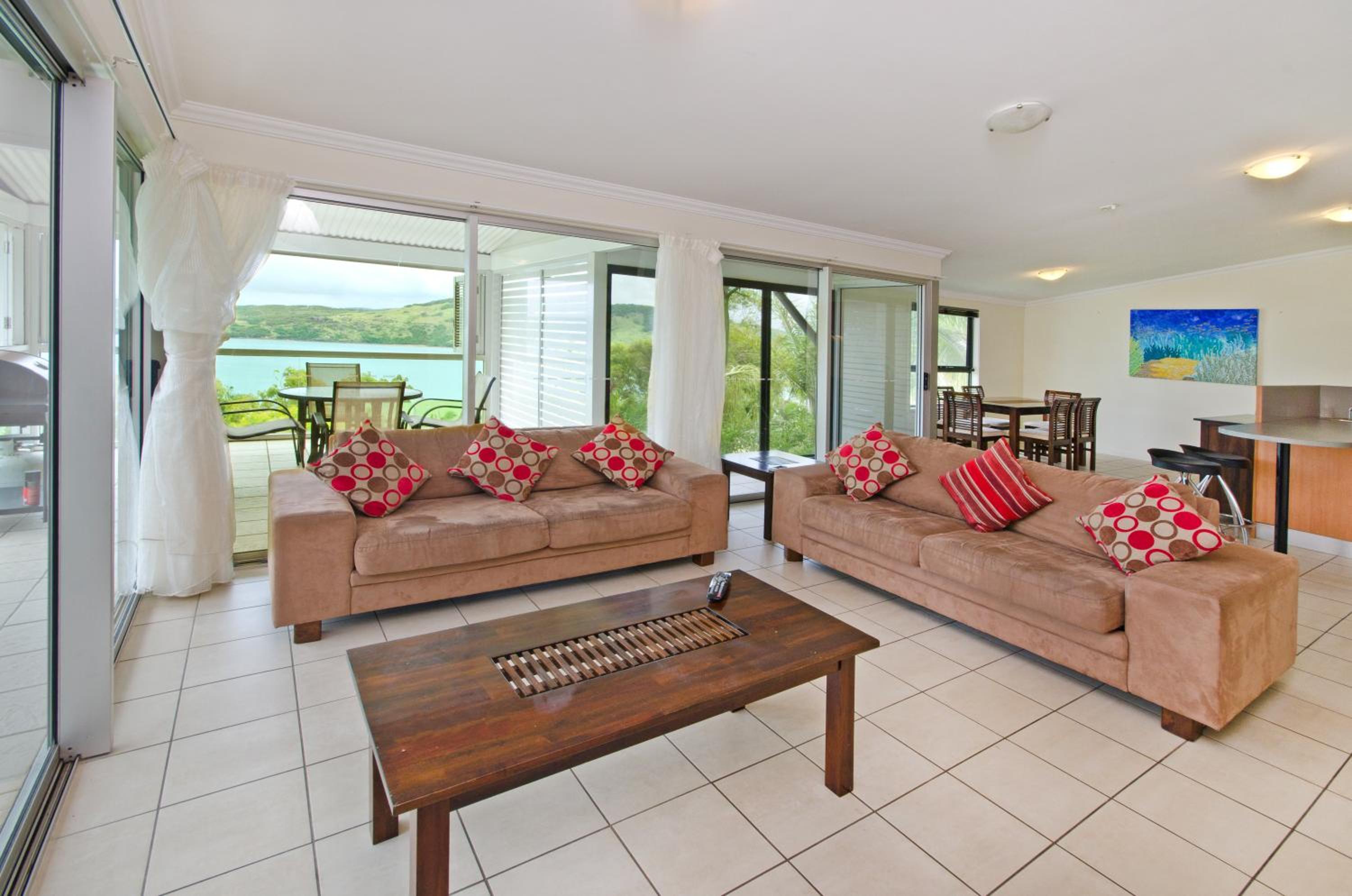 Oasis Apartments on Hamilton Island by HIHA