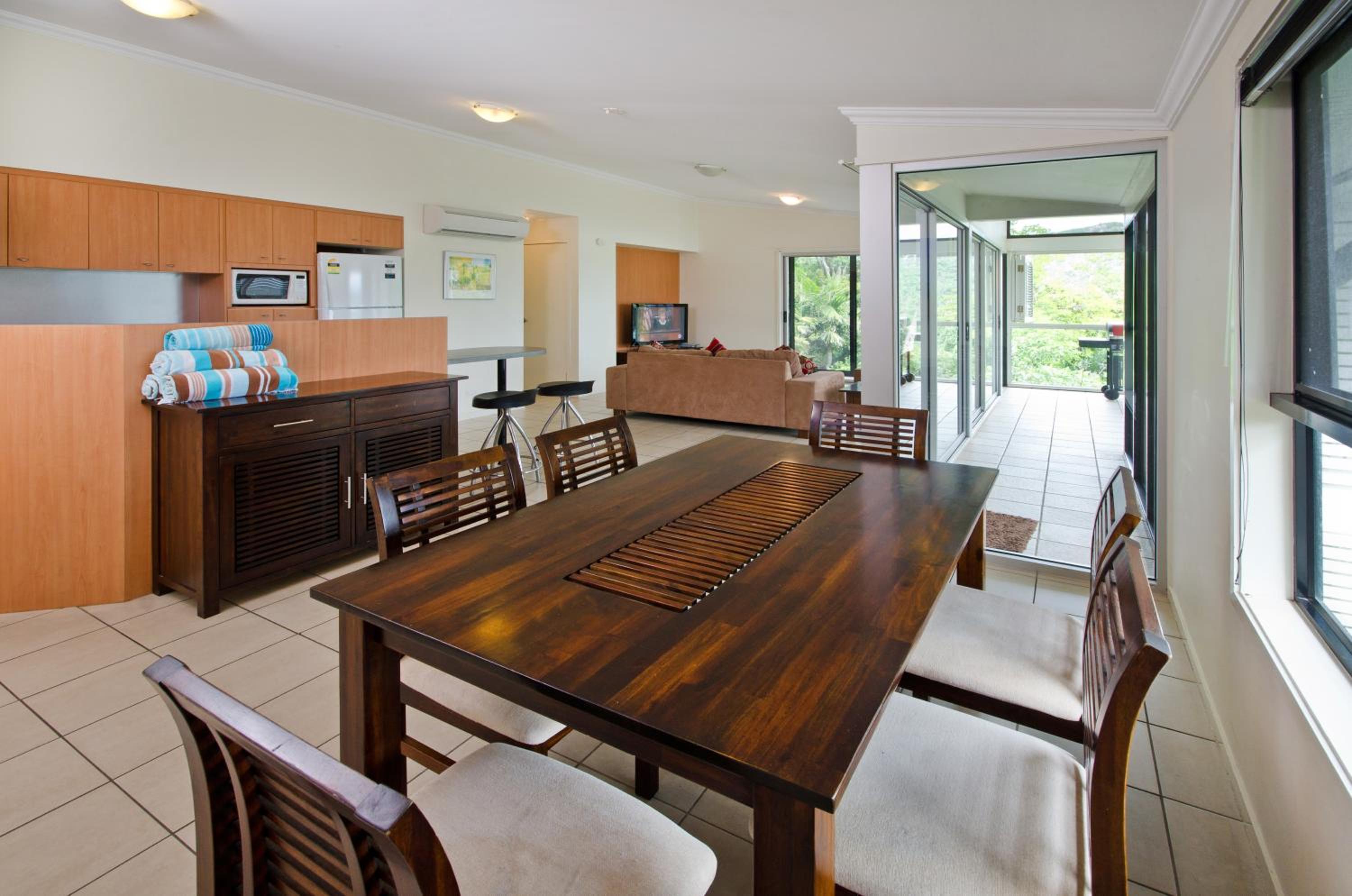 Oasis Apartments on Hamilton Island by HIHA