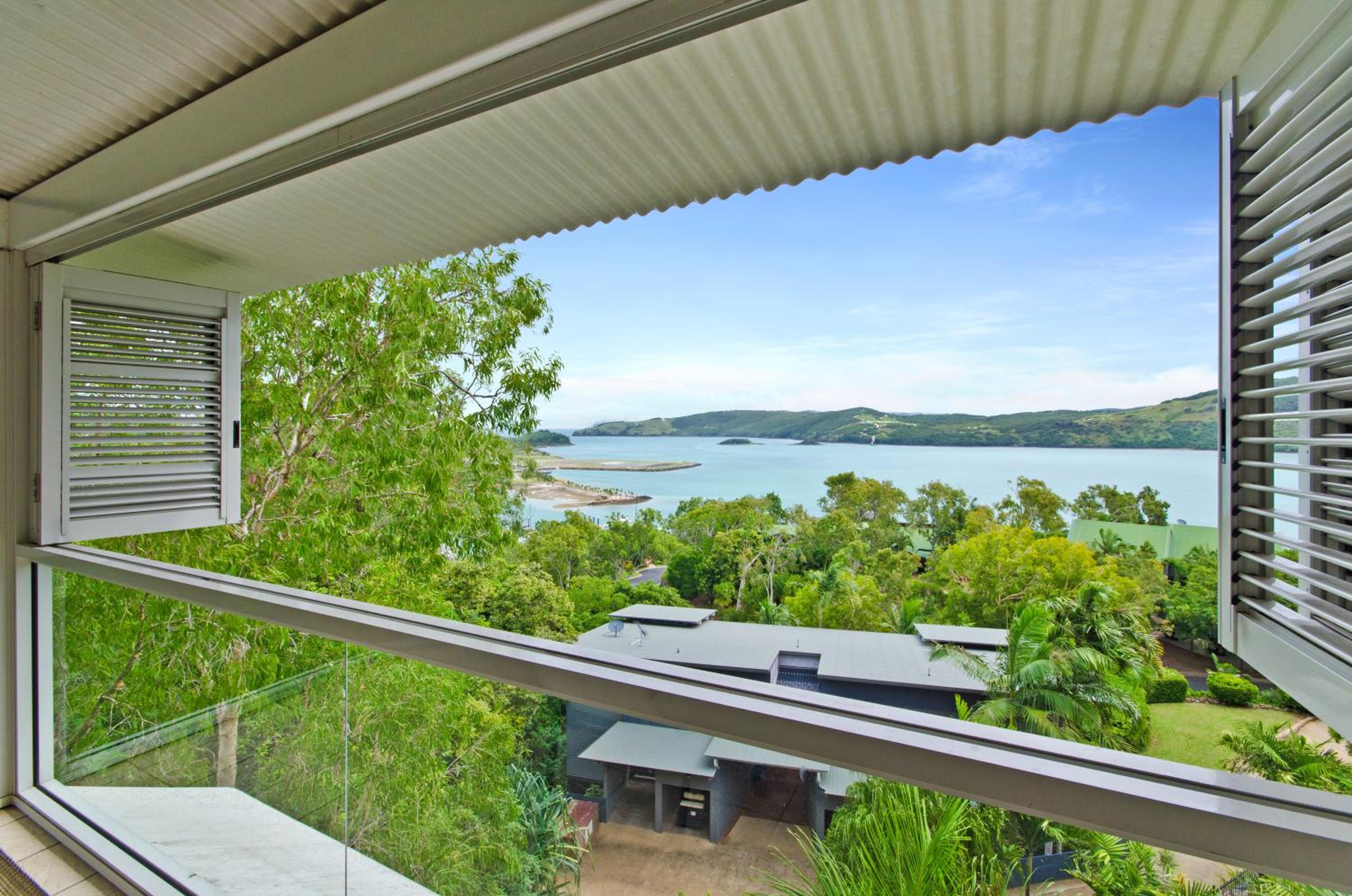 Oasis Apartments on Hamilton Island by HIHA