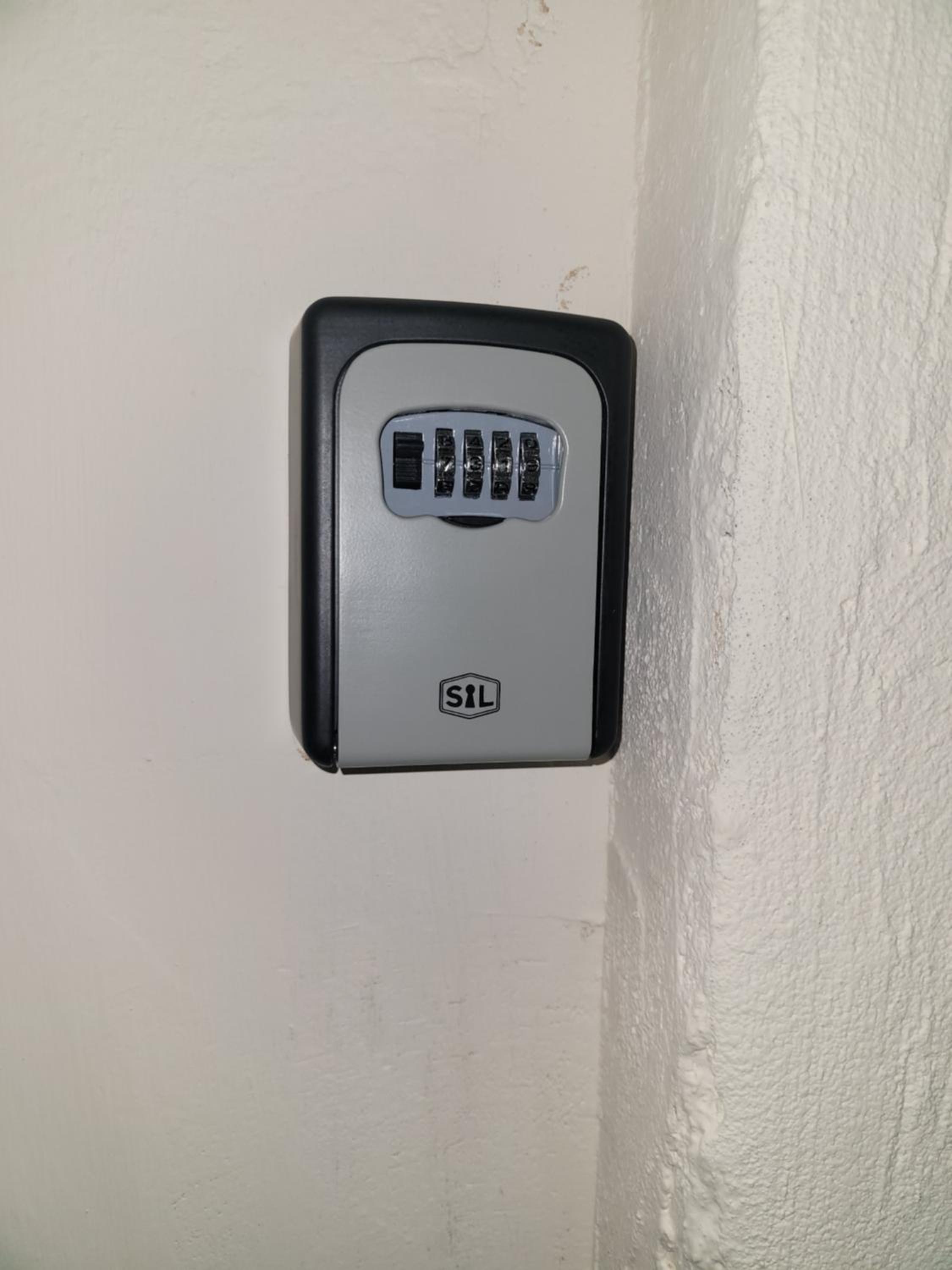 Hidden Treasure-Netflix and Wi-Fi-Basement flat, photo 14