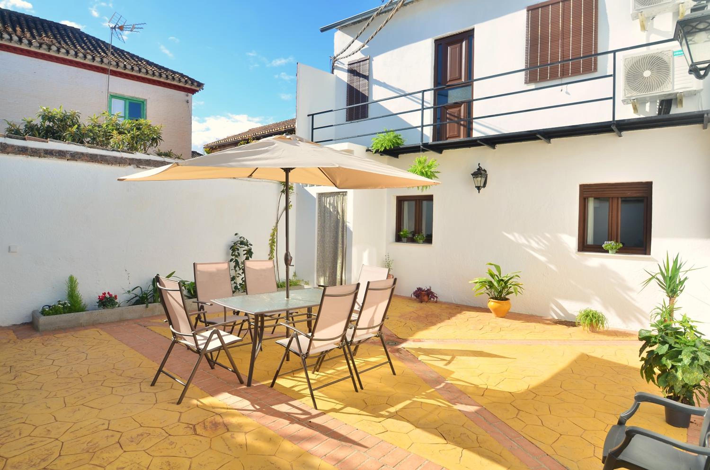 Casa Limon Patio y Parking