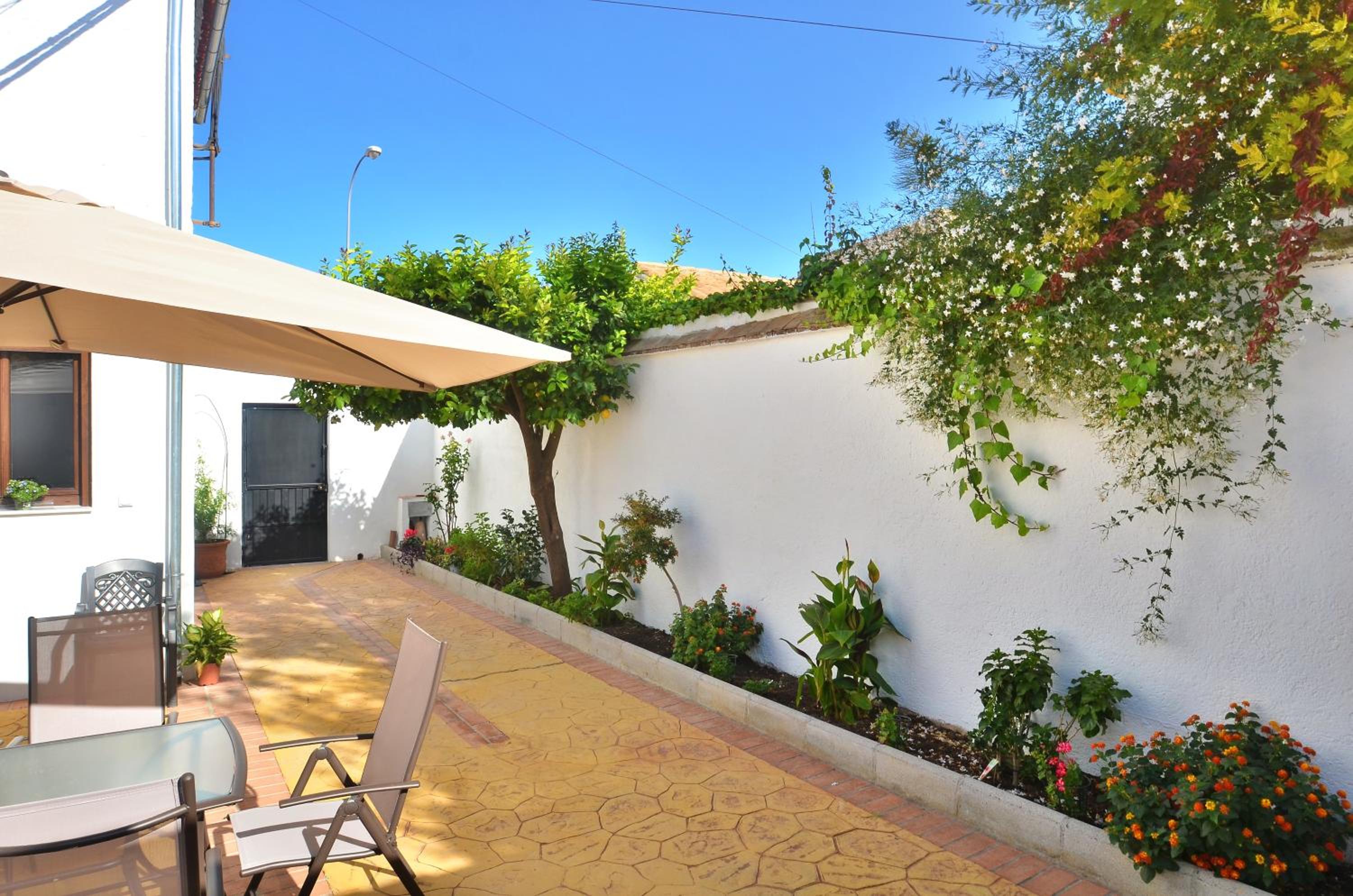 Casa Limon Patio y Parking