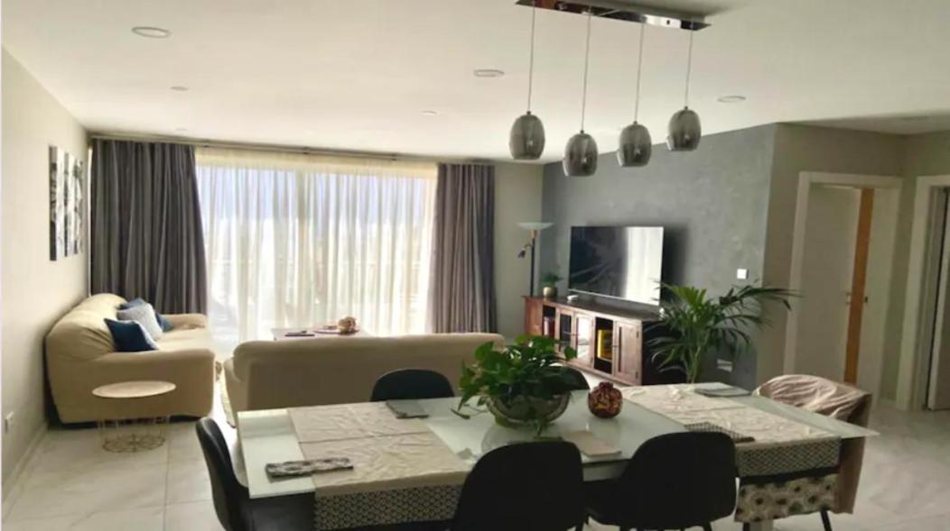 Modern - Central - Close to Beach - 5 Star rating APT photo 5