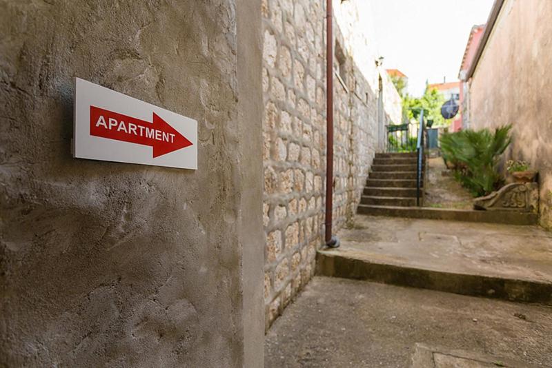 Heritage Dvori with garden, free parking next to sea beautiful location