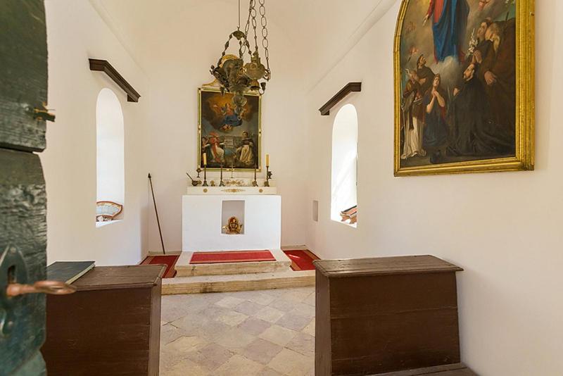 Heritage Dvori with garden, free parking next to sea beautiful location