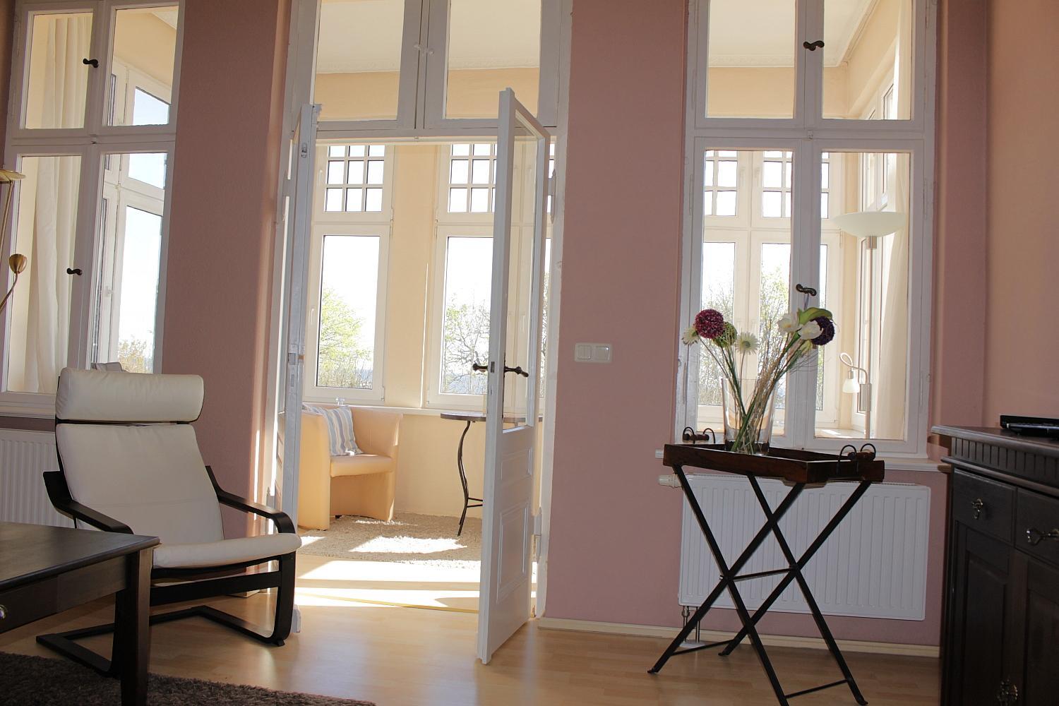 Villa-Emmy-App-01