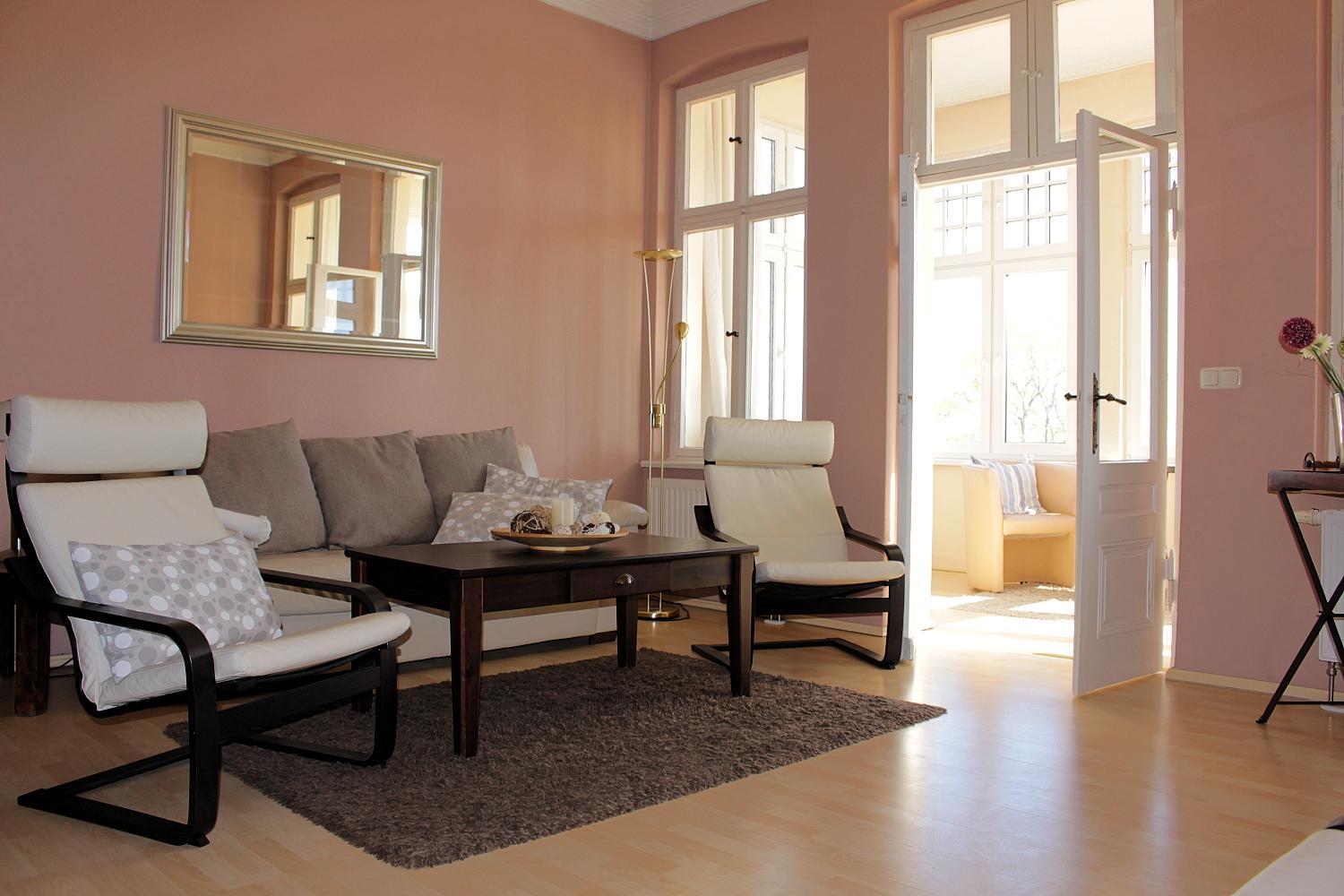 Villa-Emmy-App-01