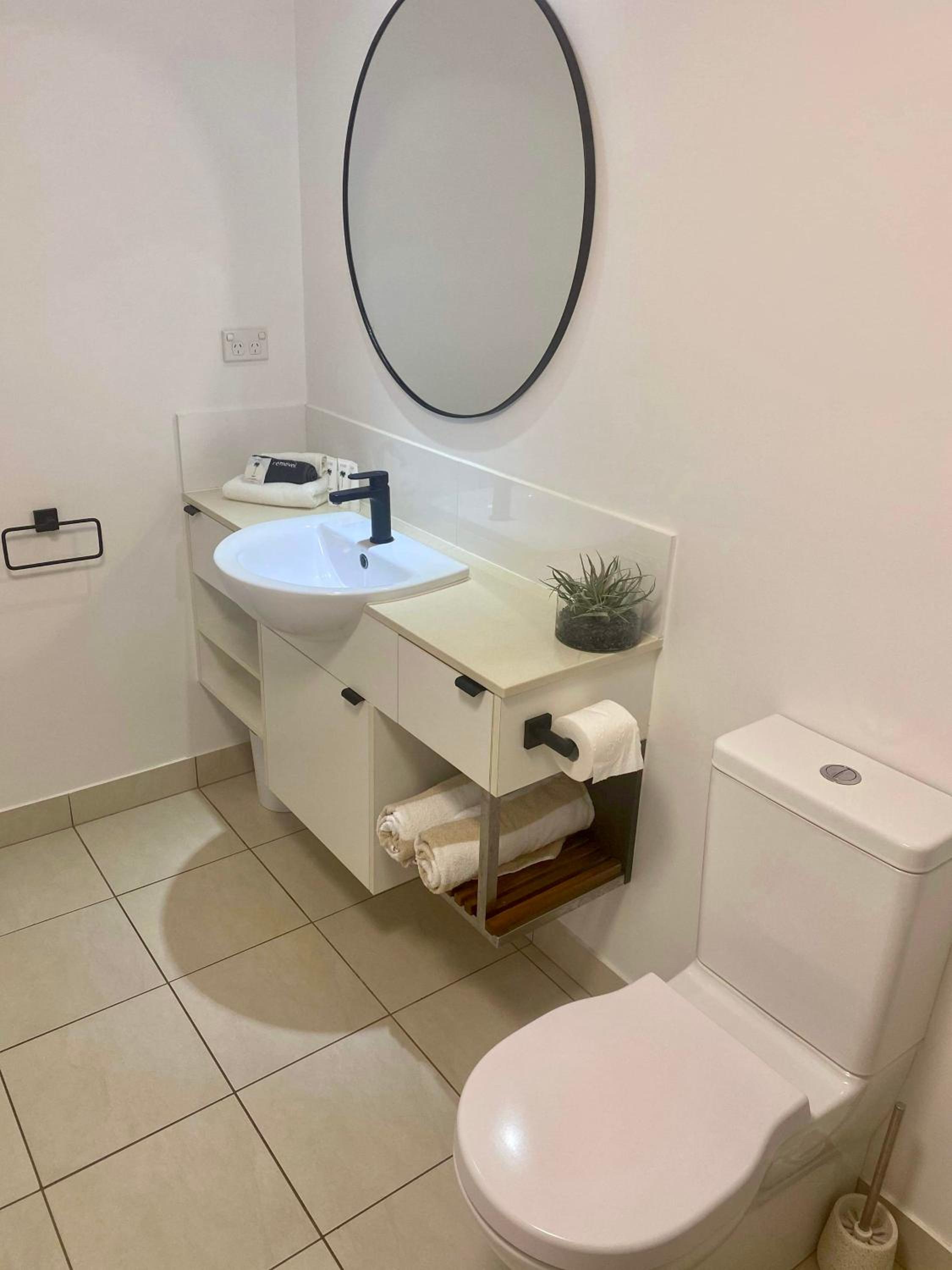 Bargara Oceanfront Luxury Grd Flr Apartment