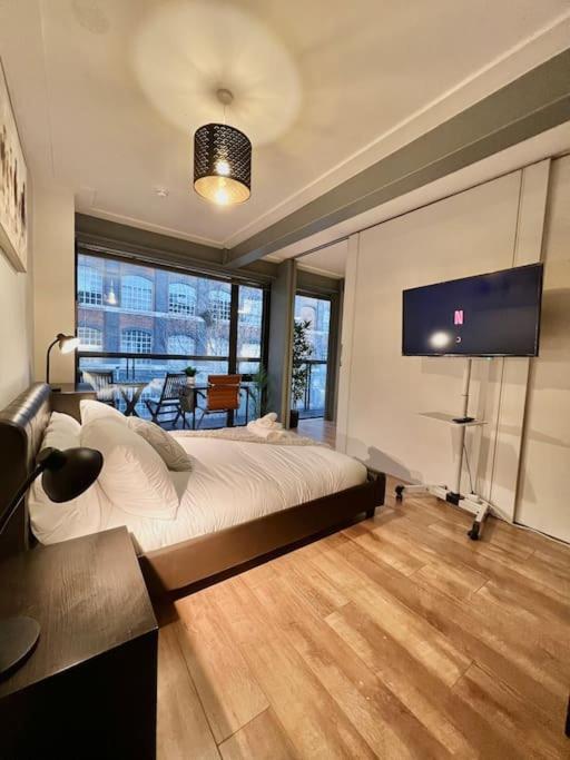 2Bed Stratford Apt with Easy Access to Central London, O2, ExCel, Parking Nearby