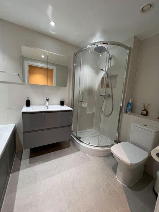 2Bed Stratford Apt with Easy Access to Central London, O2, ExCel, Parking Nearby