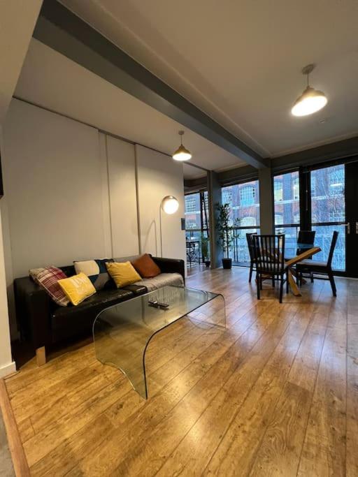 2Bed Stratford Apt with Easy Access to Central London, O2, ExCel, Parking Nearby