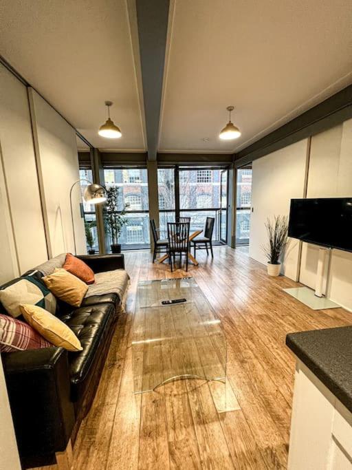 2Bed Stratford Apt with Easy Access to Central London, O2, ExCel, Parking Nearby