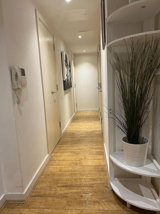 2Bed Stratford Apt with Easy Access to Central London, O2, ExCel, Parking Nearby