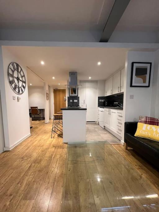 2Bed Stratford Apt with Easy Access to Central London, O2, ExCel, Parking Nearby