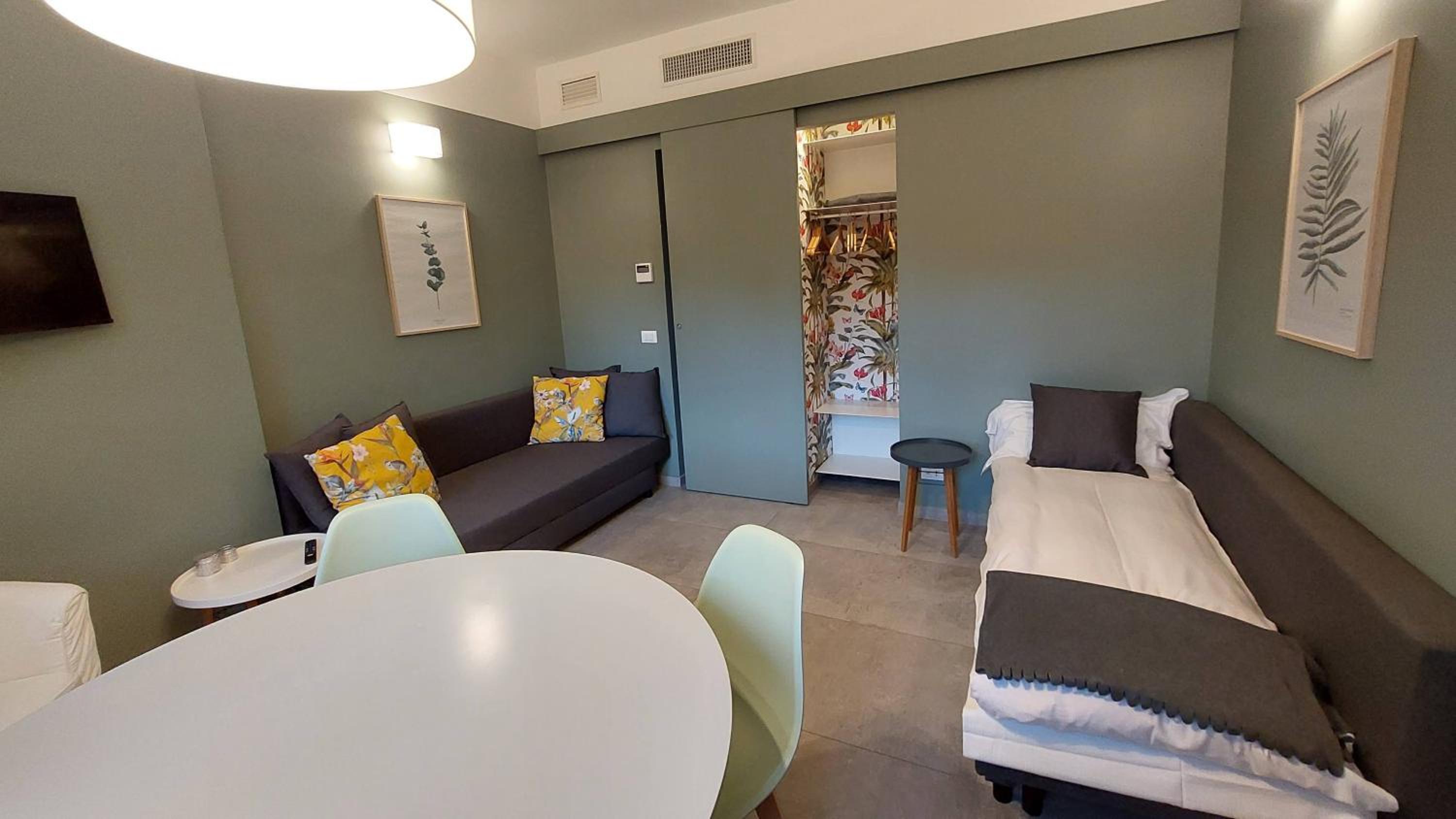 Delmirani's Book Apartments - Vatican View