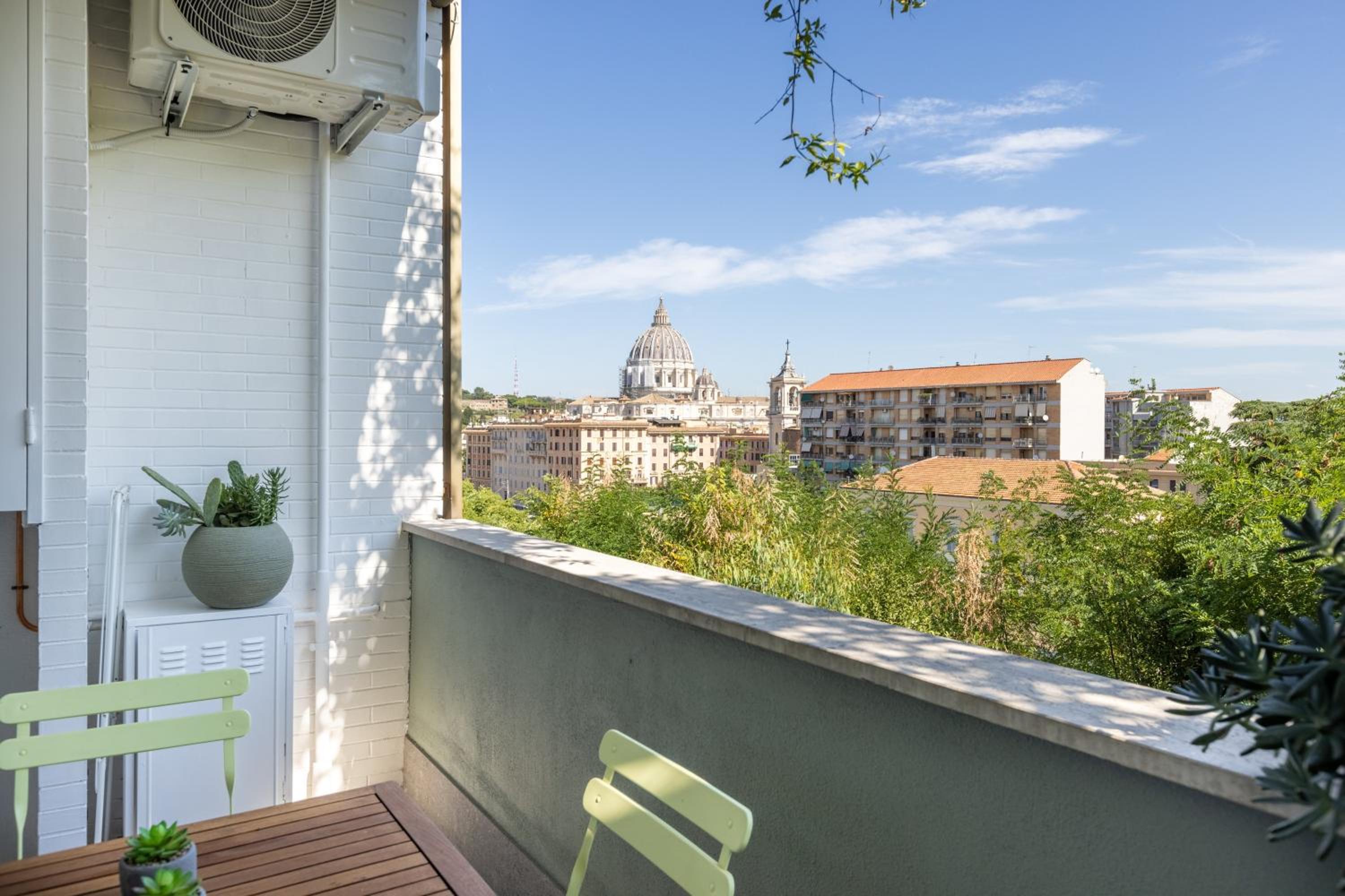 Delmirani's Book Apartments - Vatican View