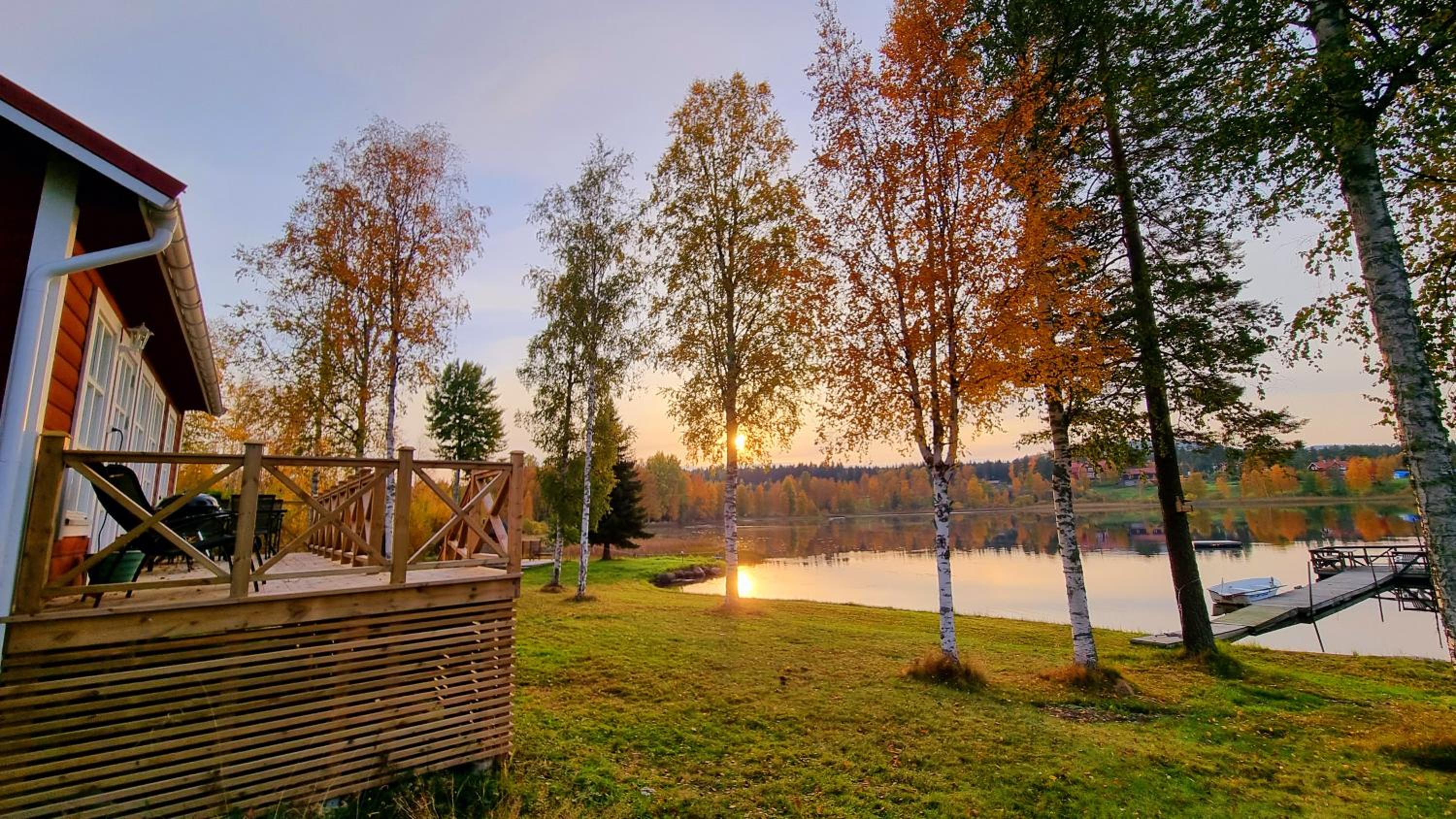 Mysig stuga med sjötomt, nära Järvsöbacken view 3