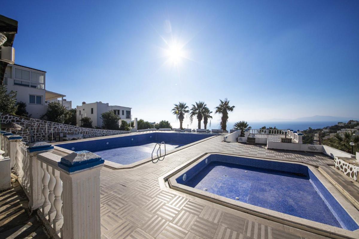 Flat with Sea View Pool and Terrace in Bodrum view 2