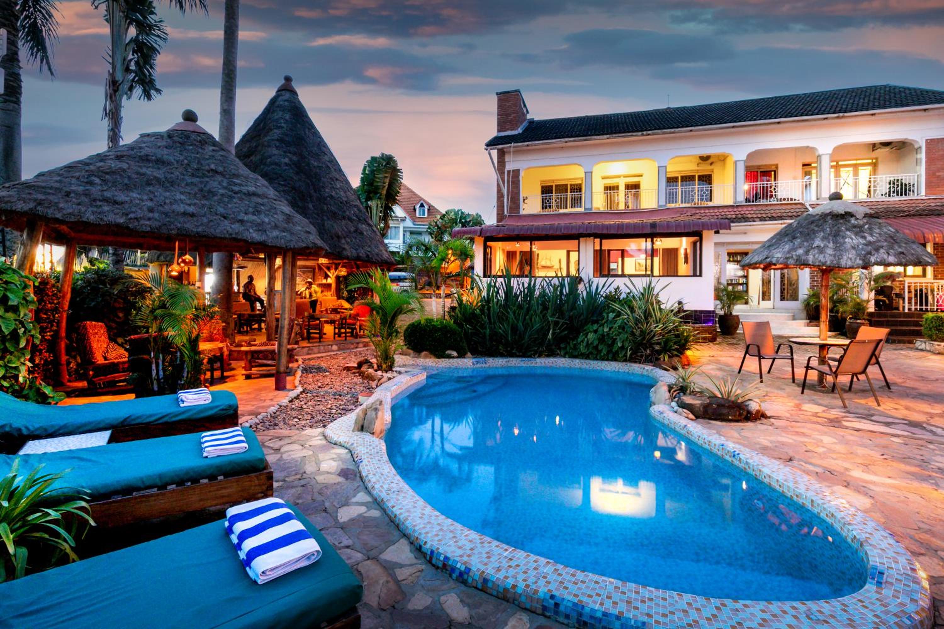 2 Friends Beach Hotel