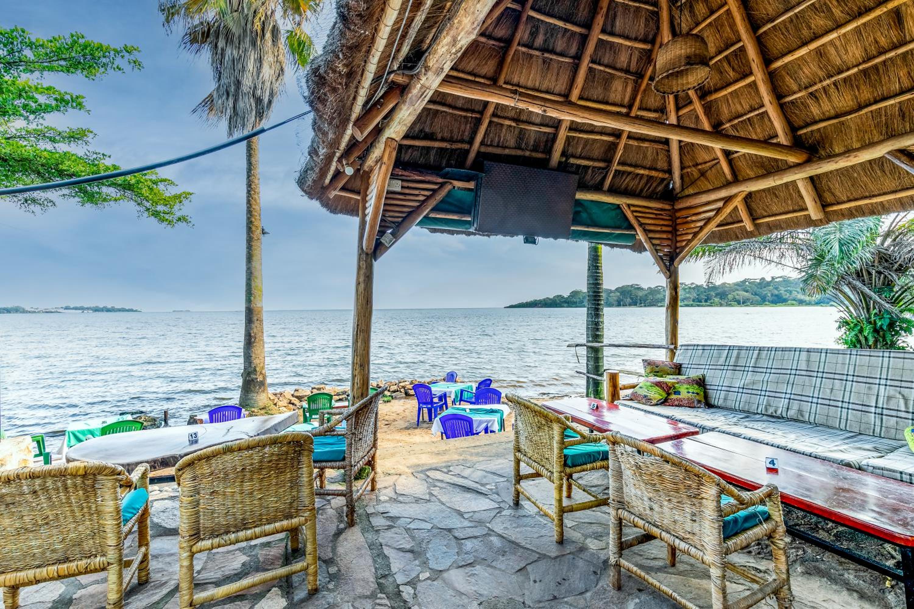 2 Friends Beach Hotel