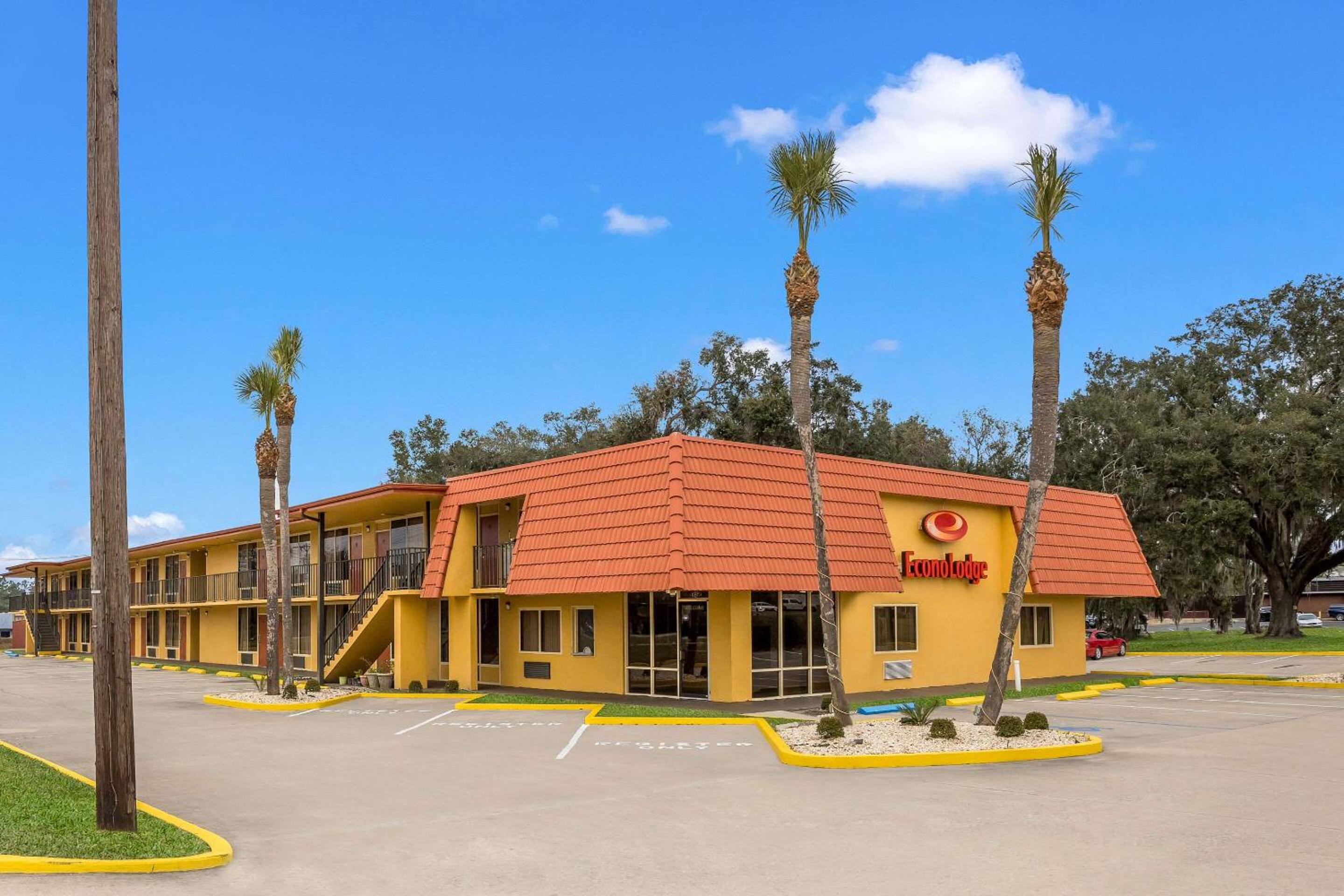 Econo Lodge Live Oak view 2