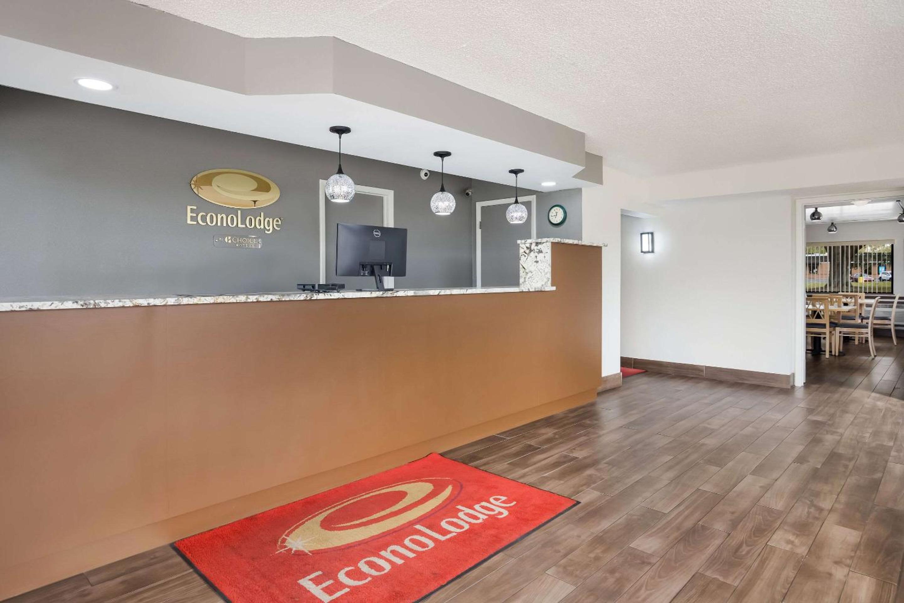 Econo Lodge Live Oak view 3